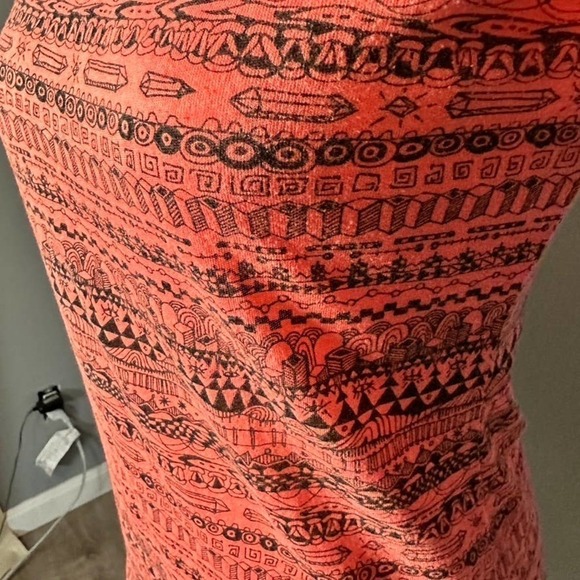 Urban Outfitters Micro Pattern Geometric Print T-Shirt Size Small - Picture 4 of 7